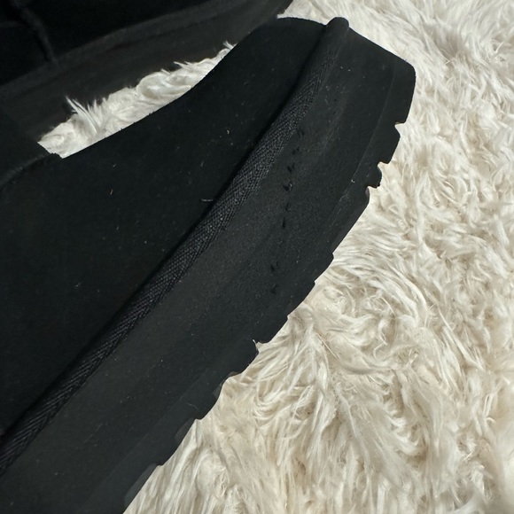 Ugg Classic Mini Platform Boot - Picture 2 of 6